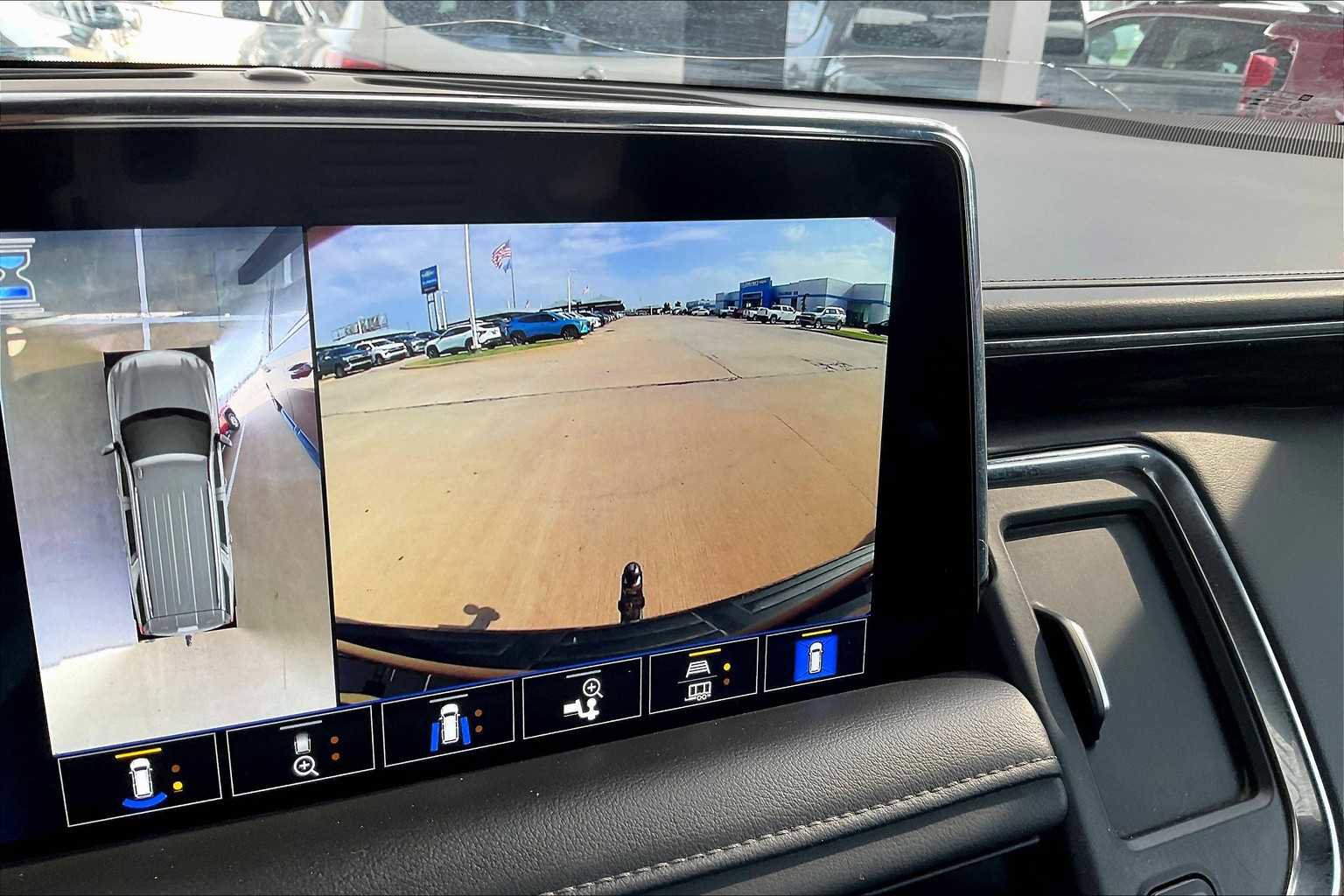 Used 2023 Chevrolet Suburban LT w/ LT Signature Package image 26