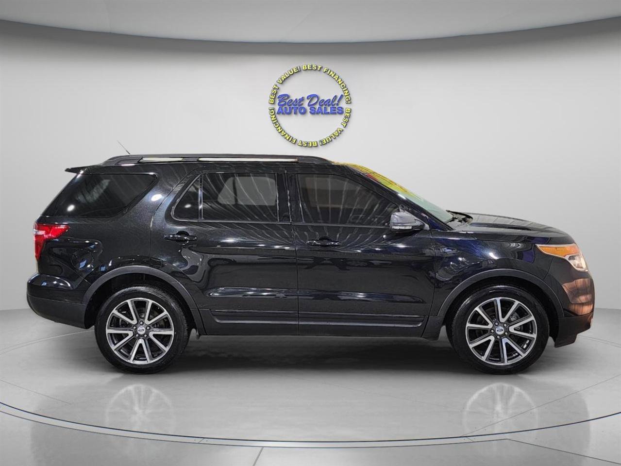 Used 2015 Ford Explorer XLT w/ Equipment Group 202B FWD image 7