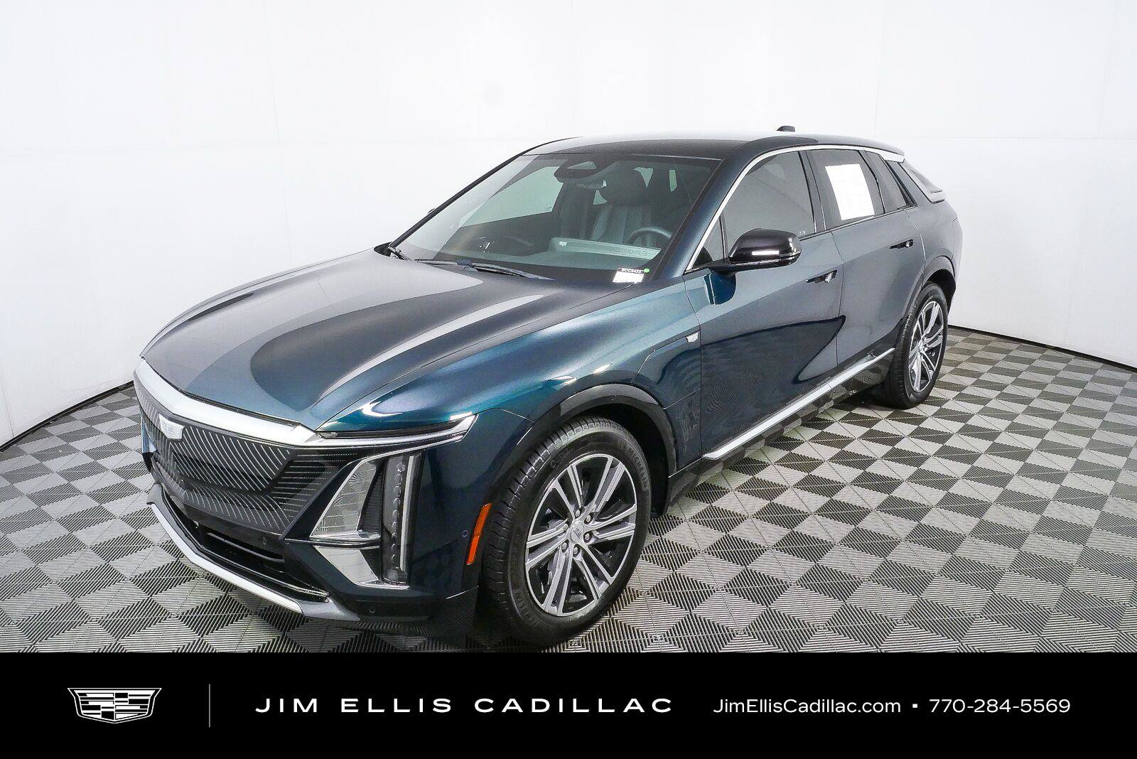 Used 2025 Cadillac Lyriq Luxury AWD/4WD image 24