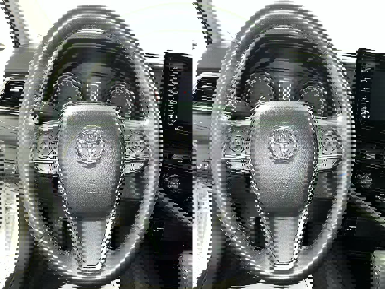 Used 2023 Toyota Camry SE image 16