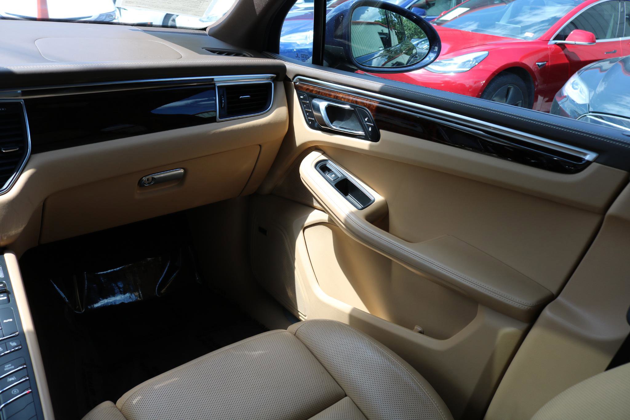 Used 2017 Porsche Macan S image 25