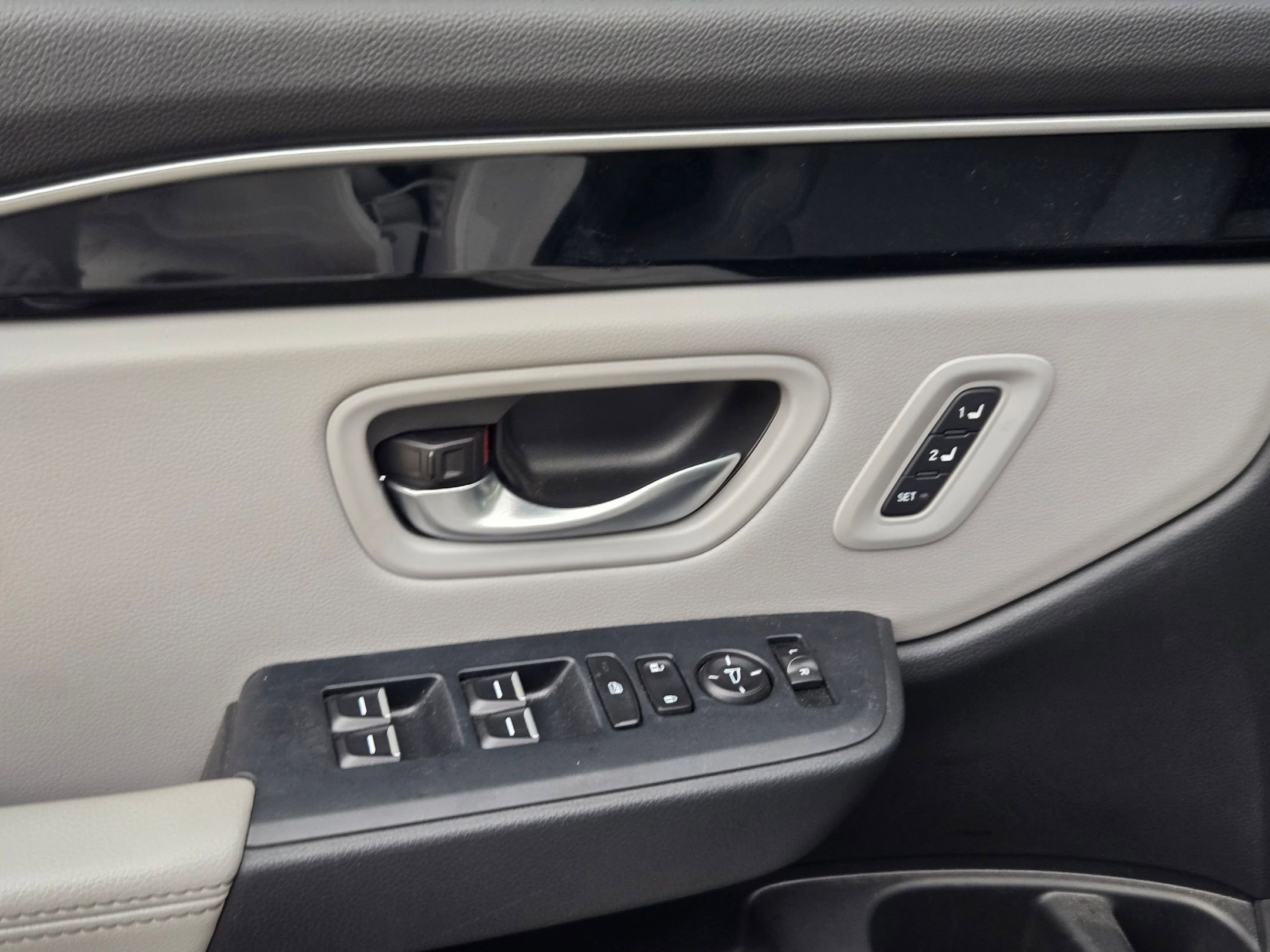 Used 2025 Honda Pilot Touring image 11