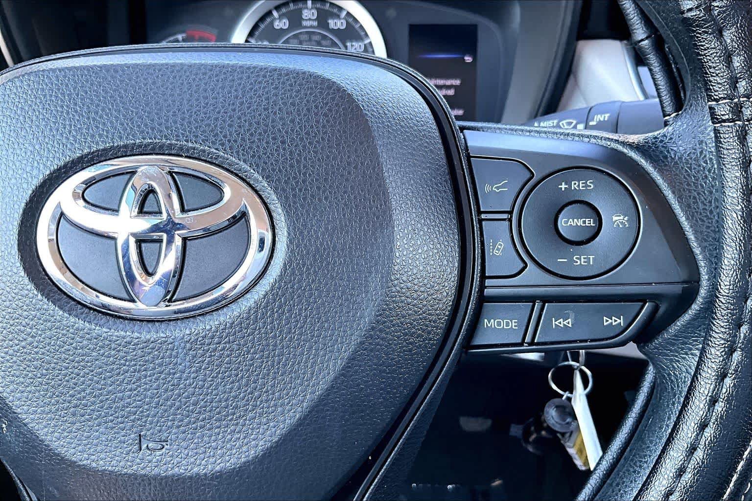 Used 2022 Toyota Corolla LE w/ Carpet Mat Package (TMS) FWD image 23
