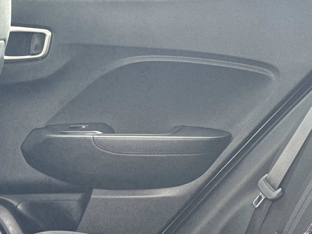 Used 2025 Hyundai Venue SEL FWD image 14