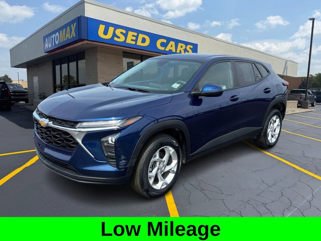 Used 2024 Chevrolet Trax LS w/ LS Convenience Package image 1