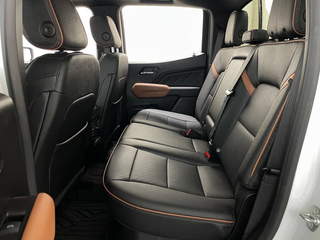 Certified 2024 GMC Canyon AT4 w/ AT4 Premium Package AWD/4WD image 25
