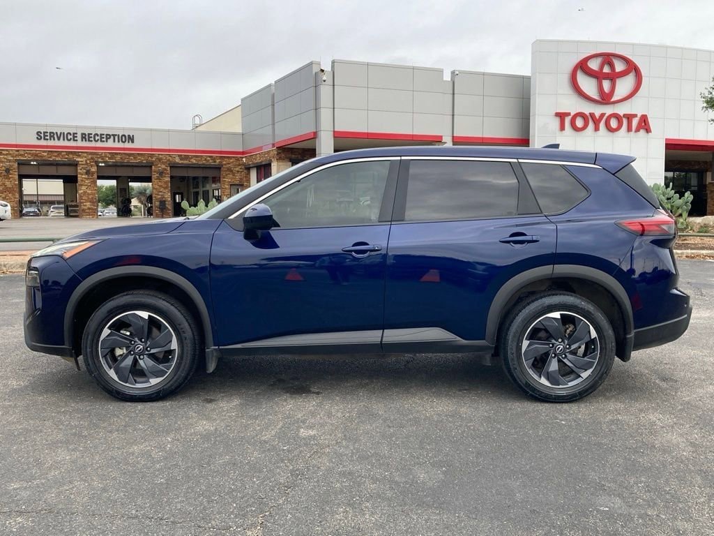 Used 2024 Nissan Rogue SV FWD image 6