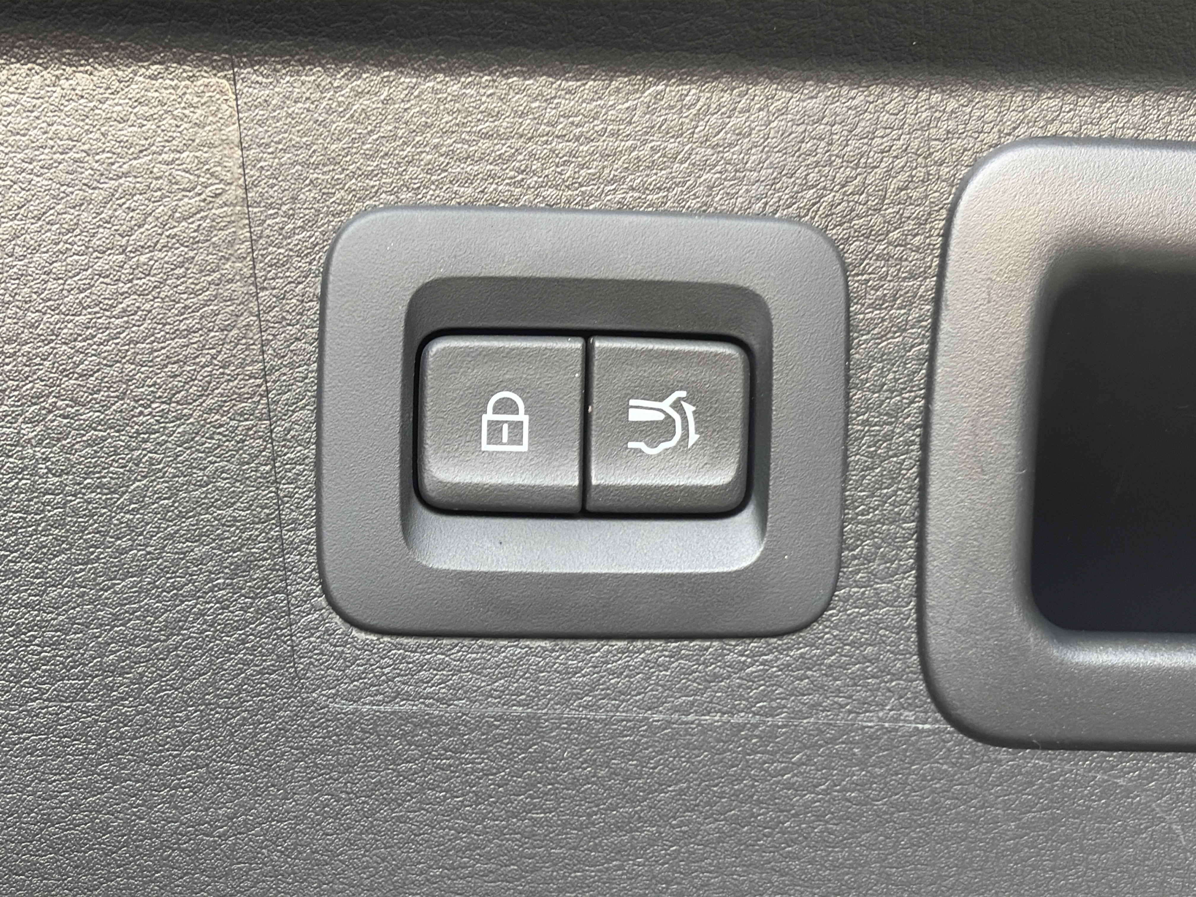 Used 2025 MAZDA CX-50 AWD 2.5 S w/ Premium Package image 14