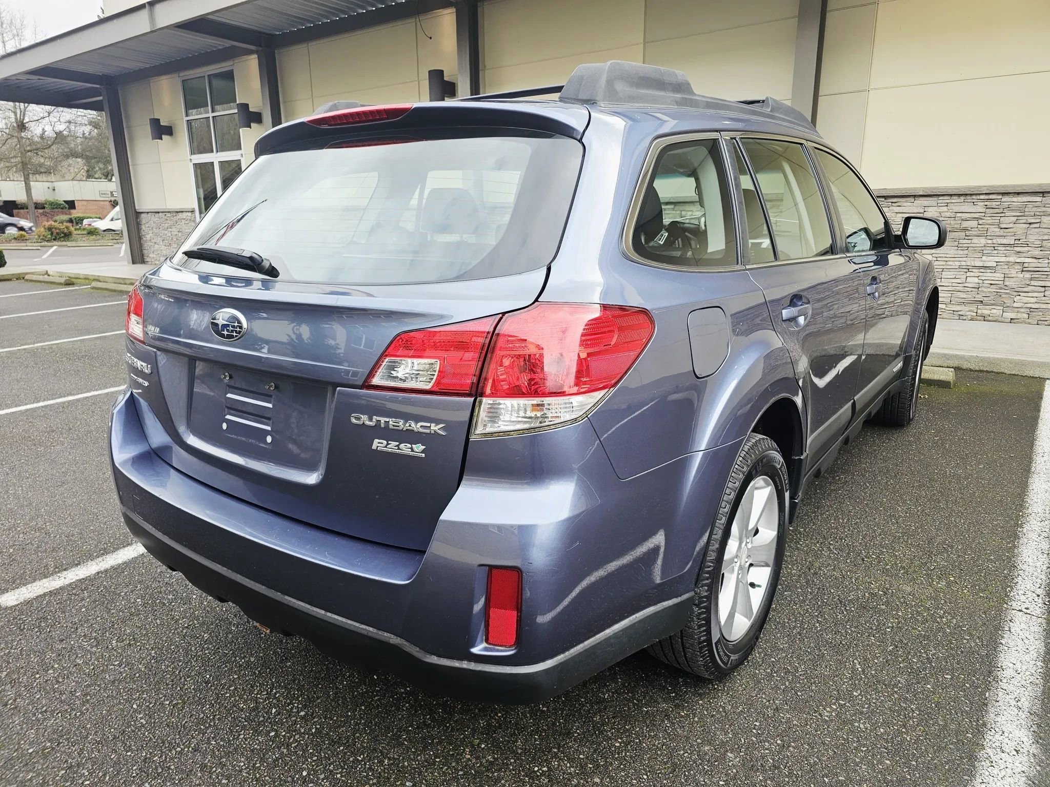 Used 2014 Subaru Outback 2.5i w/ Alloy Wheel Package AWD/4WD image 5