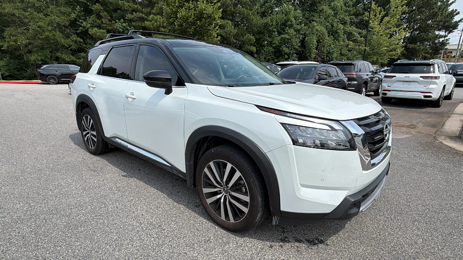 Used 2025 Nissan Pathfinder Platinum w/ Cargo Package FWD image 5