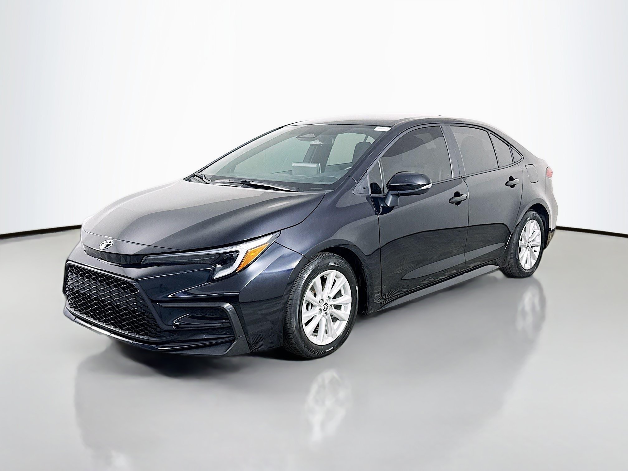 Used 2025 Toyota Corolla FX w/ Convenience Package FWD image 4