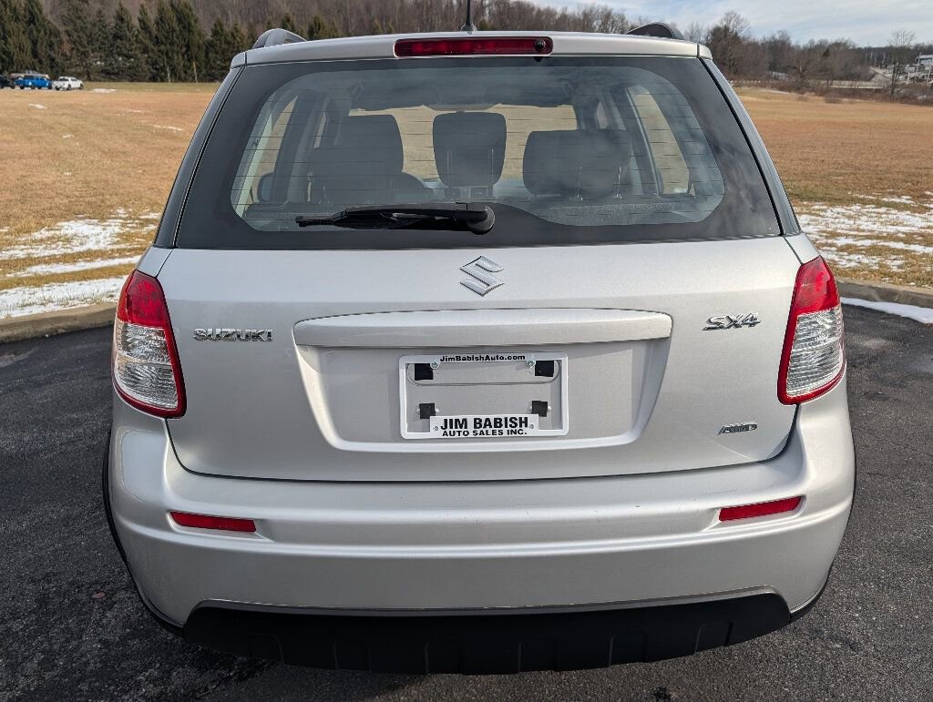 Used 2011 Suzuki SX4 AWD Hatchback image 6