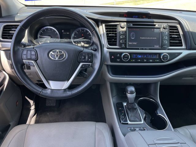 Used 2017 Toyota Highlander Limited FWD image 10