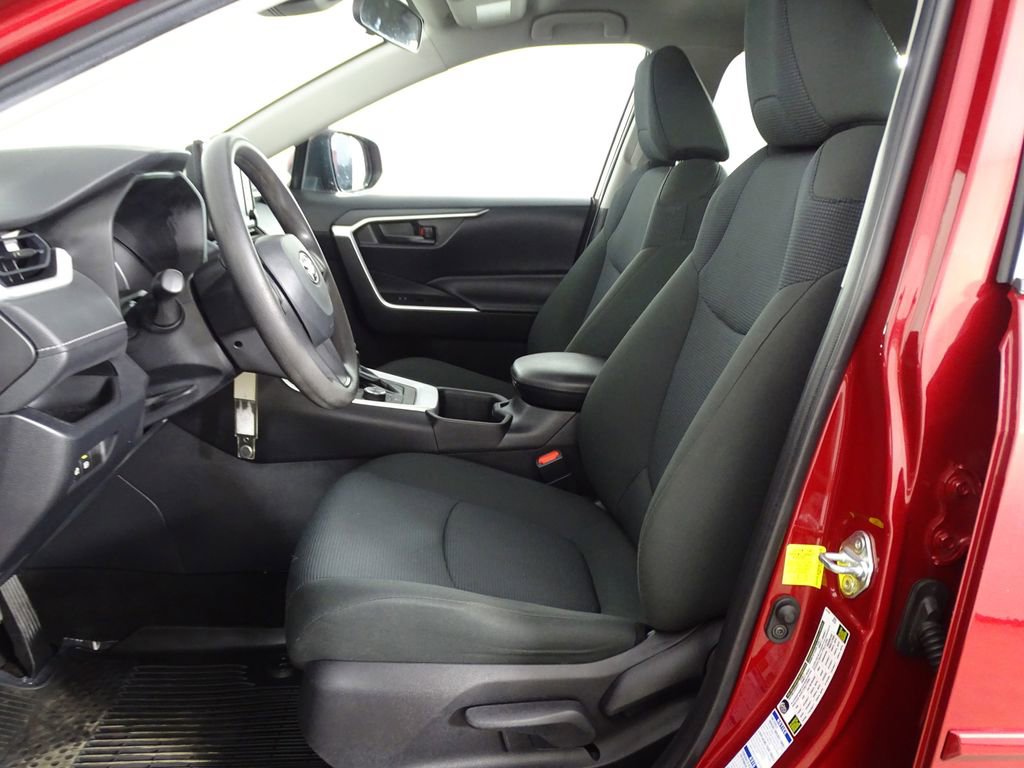 Used 2022 Toyota RAV4 LE image 10