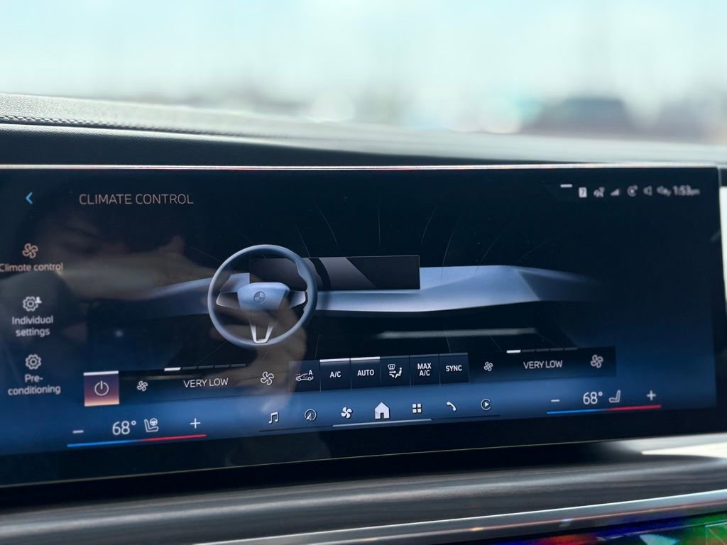 Certified 2025 BMW 760i xDrive w/ Executive Package image 10