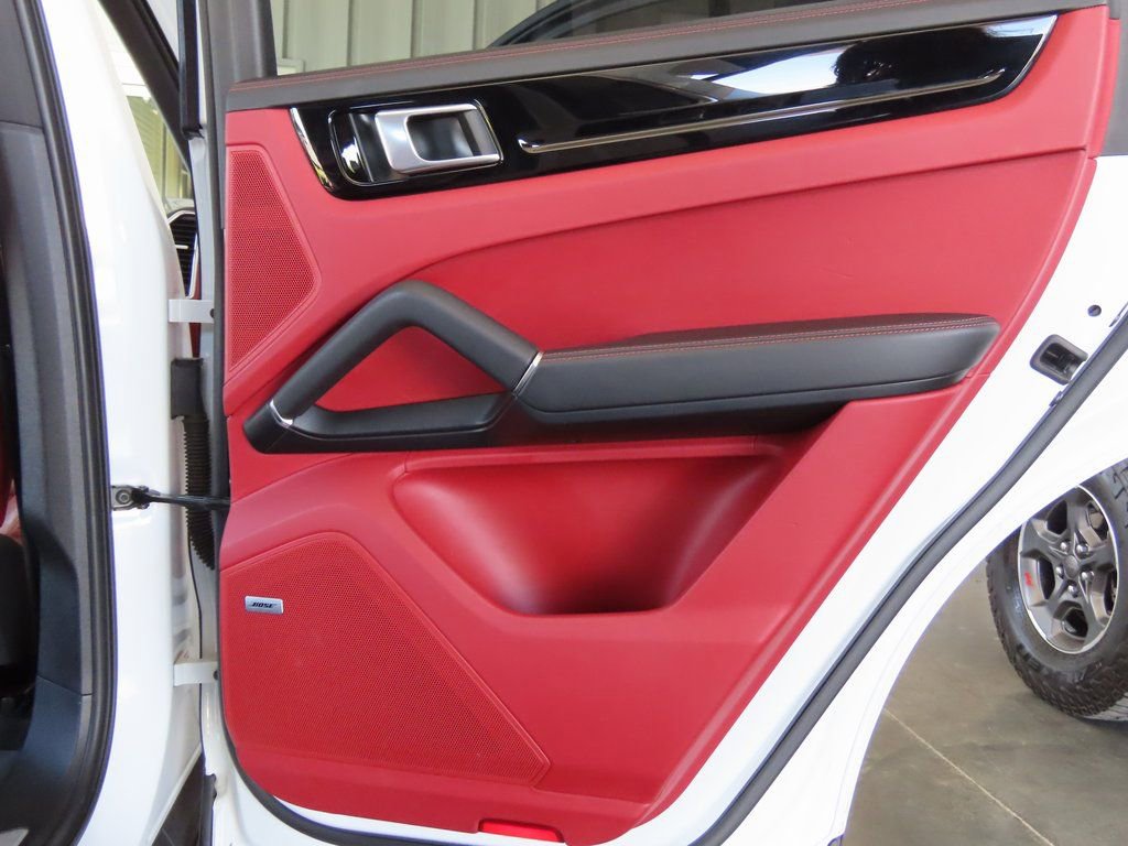 Used 2019 Porsche Cayenne image 31