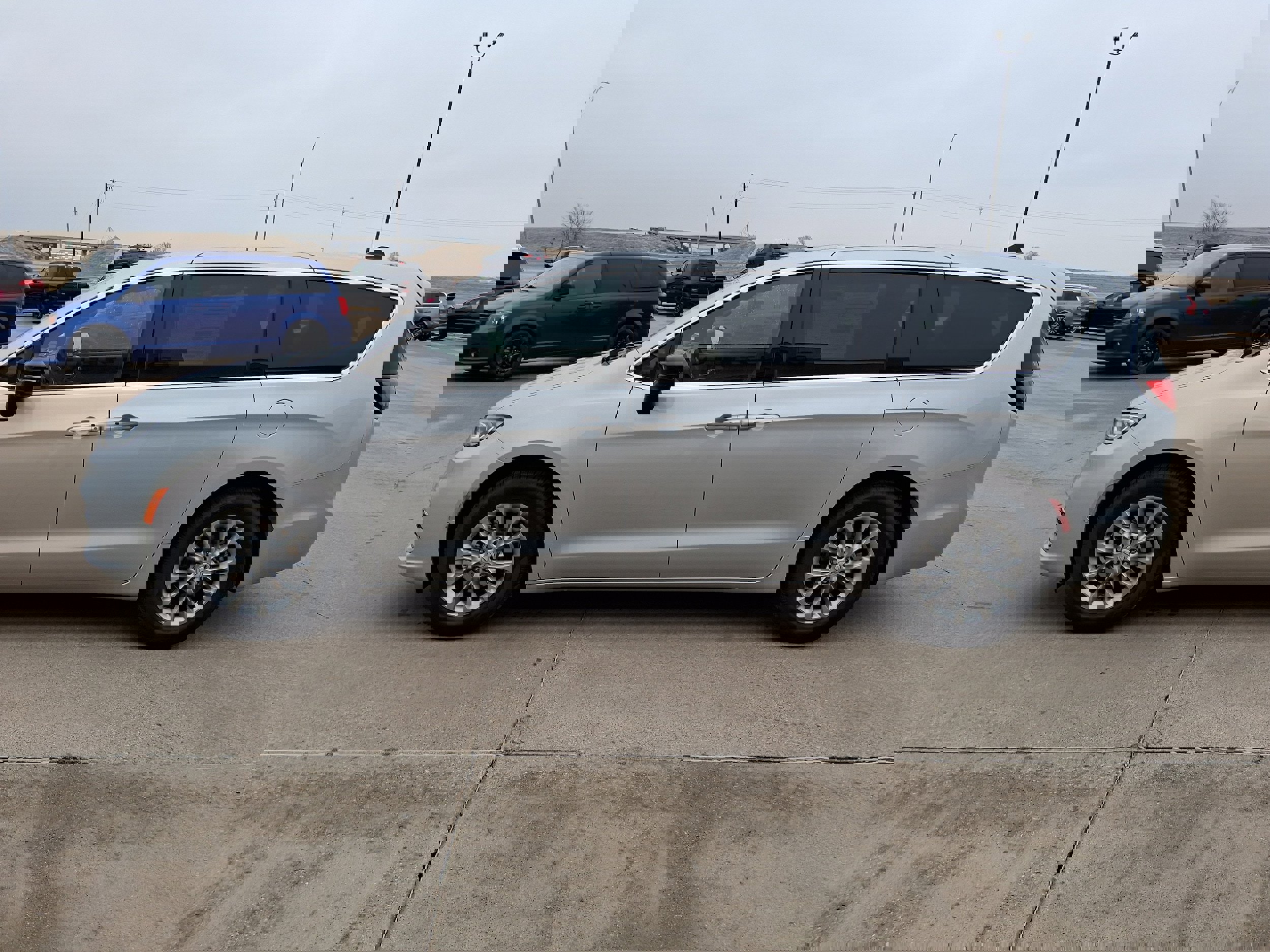 New 2026 Chrysler Pacifica Limited image 5