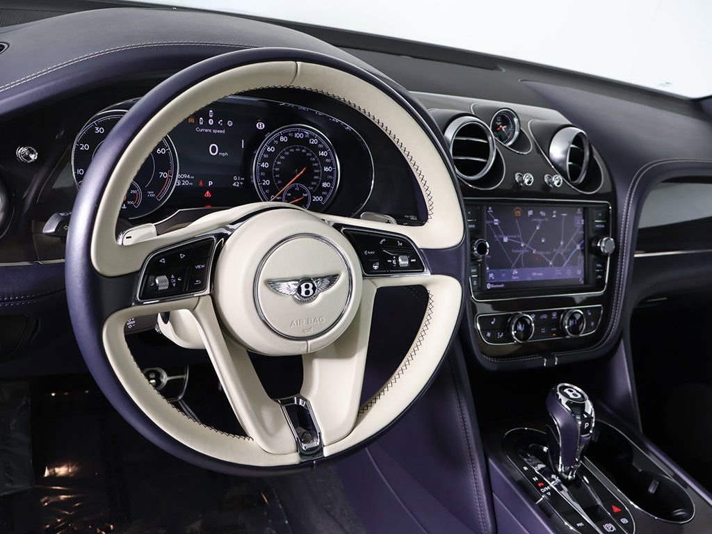 Used 2019 Bentley Bentayga image 29