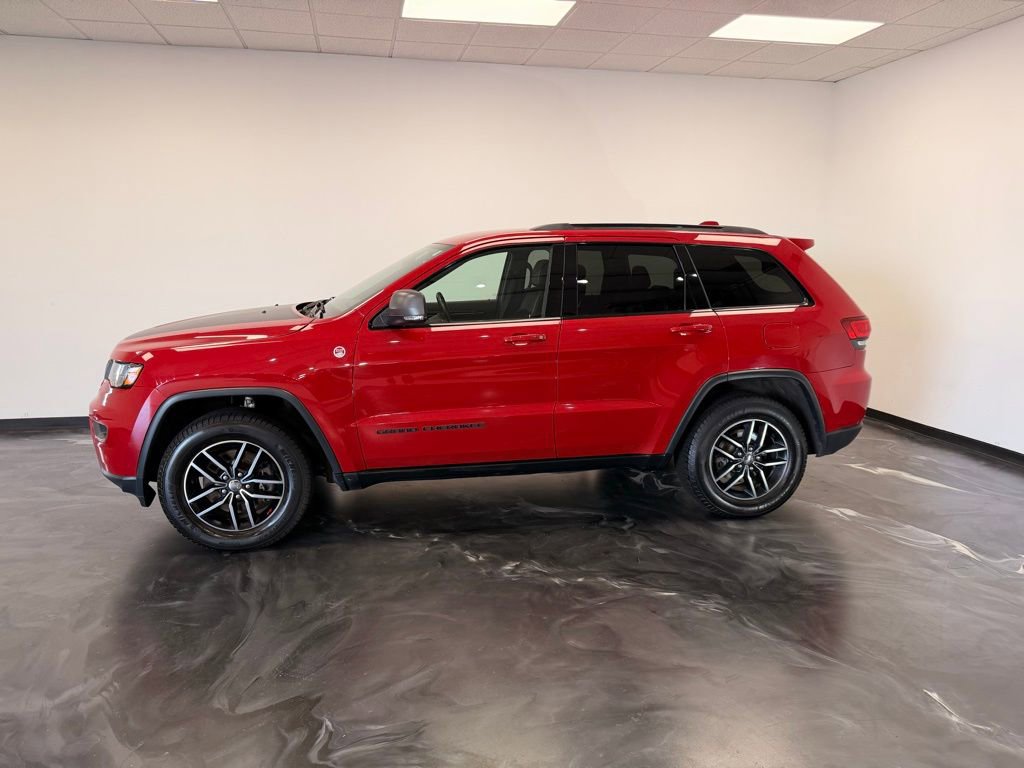Used 2018 Jeep Grand Cherokee Trailhawk AWD/4WD image 3