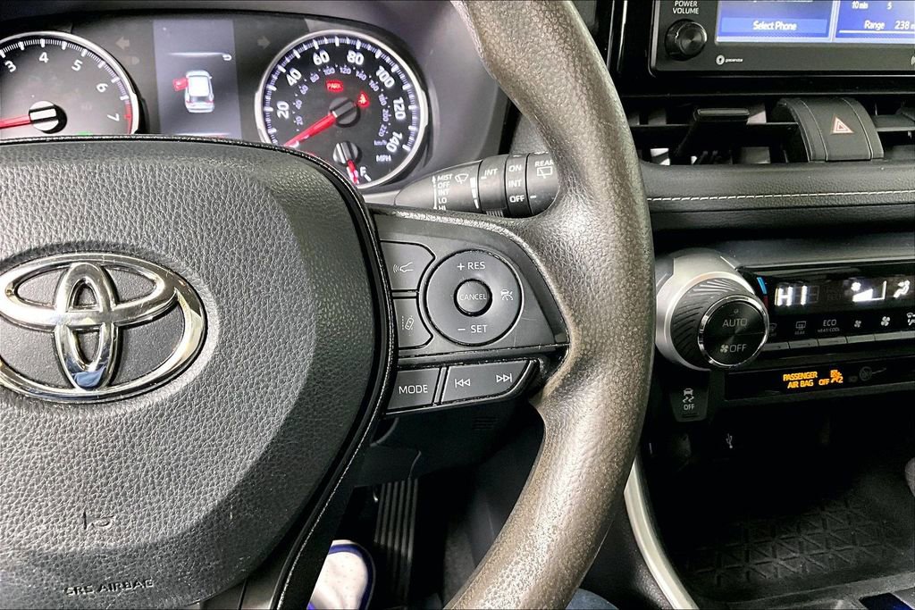 Used 2021 Toyota RAV4 XLE image 19