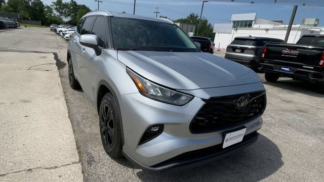 Used 2020 Toyota Highlander XLE FWD image 4