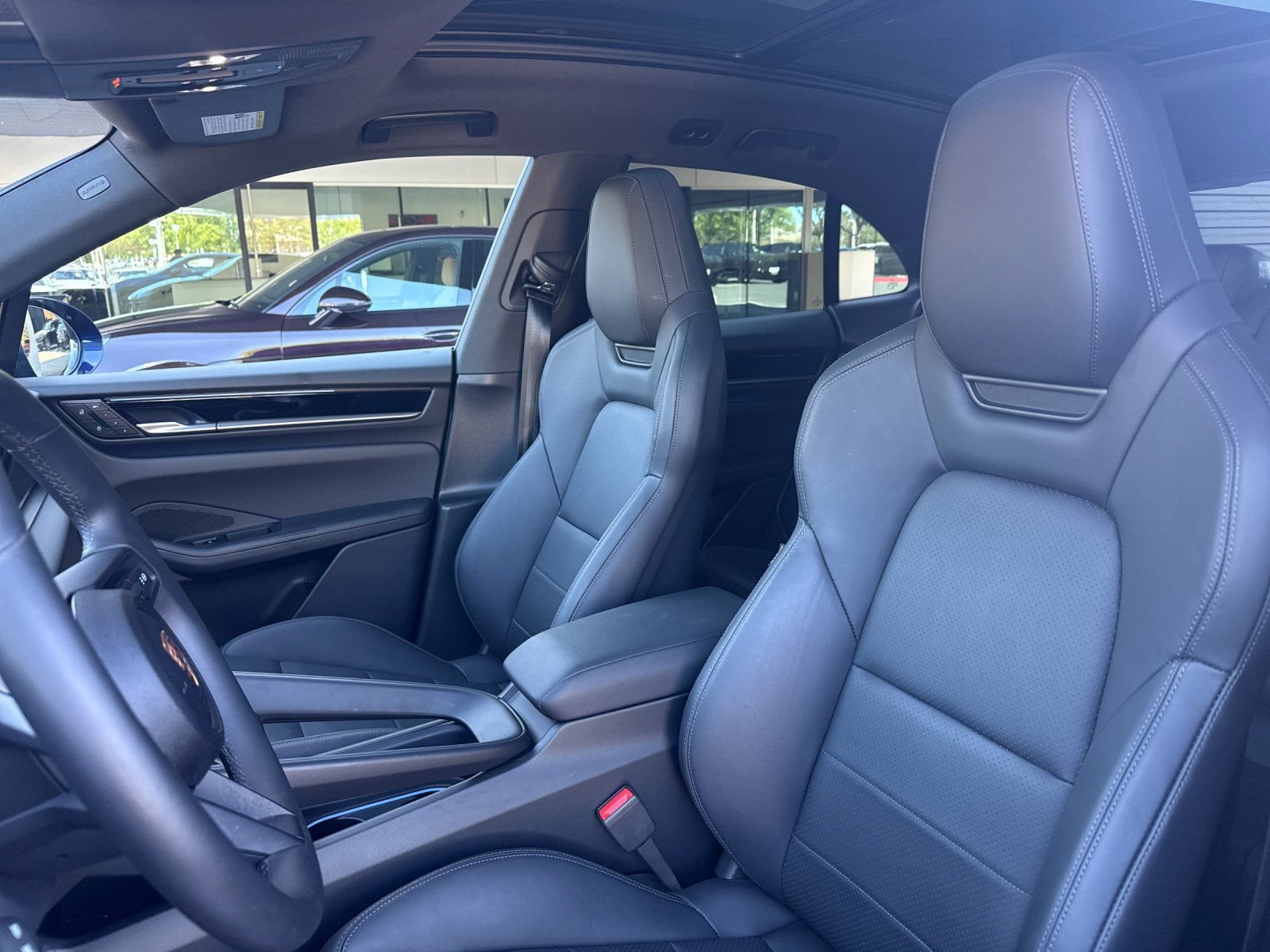 Used 2025 Porsche Macan 4 Electric AWD/4WD image 6