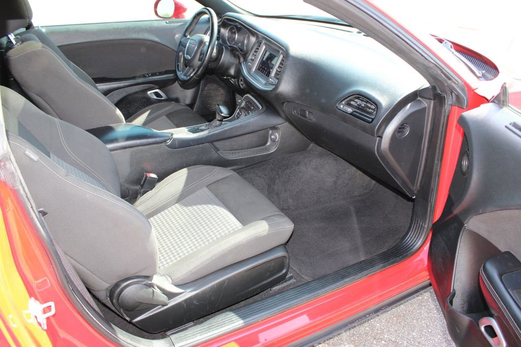 Used 2021 Dodge Challenger SXT image 6