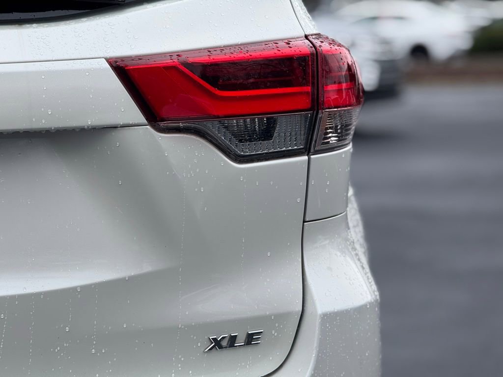 Used 2018 Toyota Highlander XLE image 14