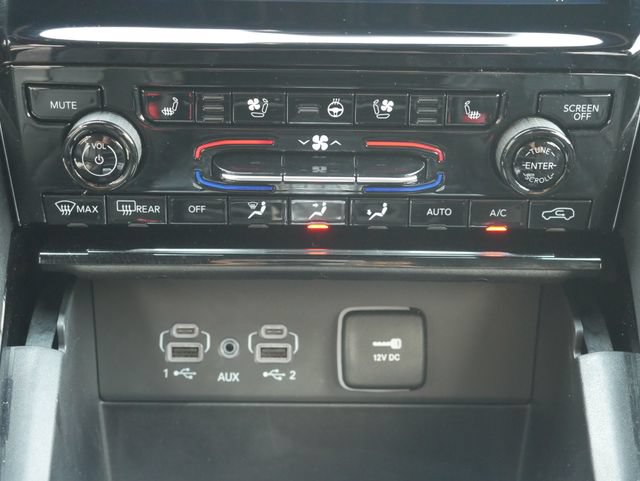 Used 2024 Jeep Grand Cherokee Overland AWD/4WD image 23