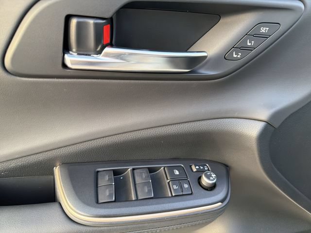 Certified 2023 Toyota Crown Platinum AWD/4WD image 10