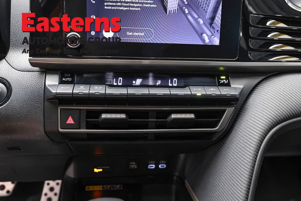 Used 2025 Toyota Camry SE FWD image 19