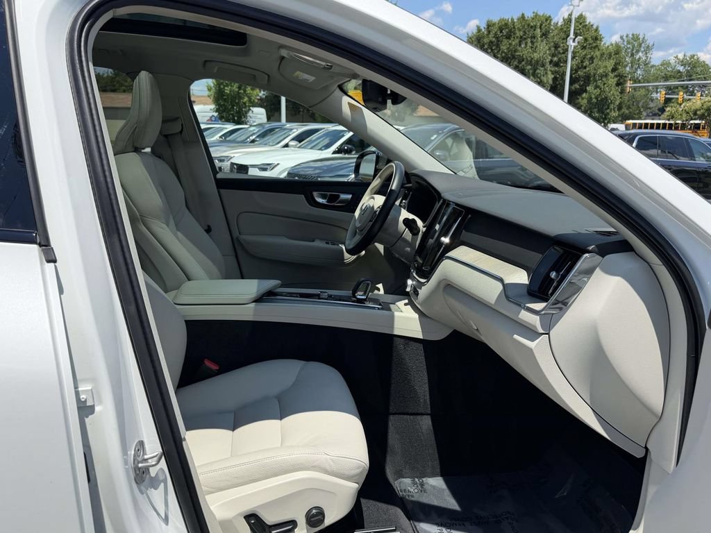 Used 2024 Volvo XC60 B5 Plus AWD/4WD image 12