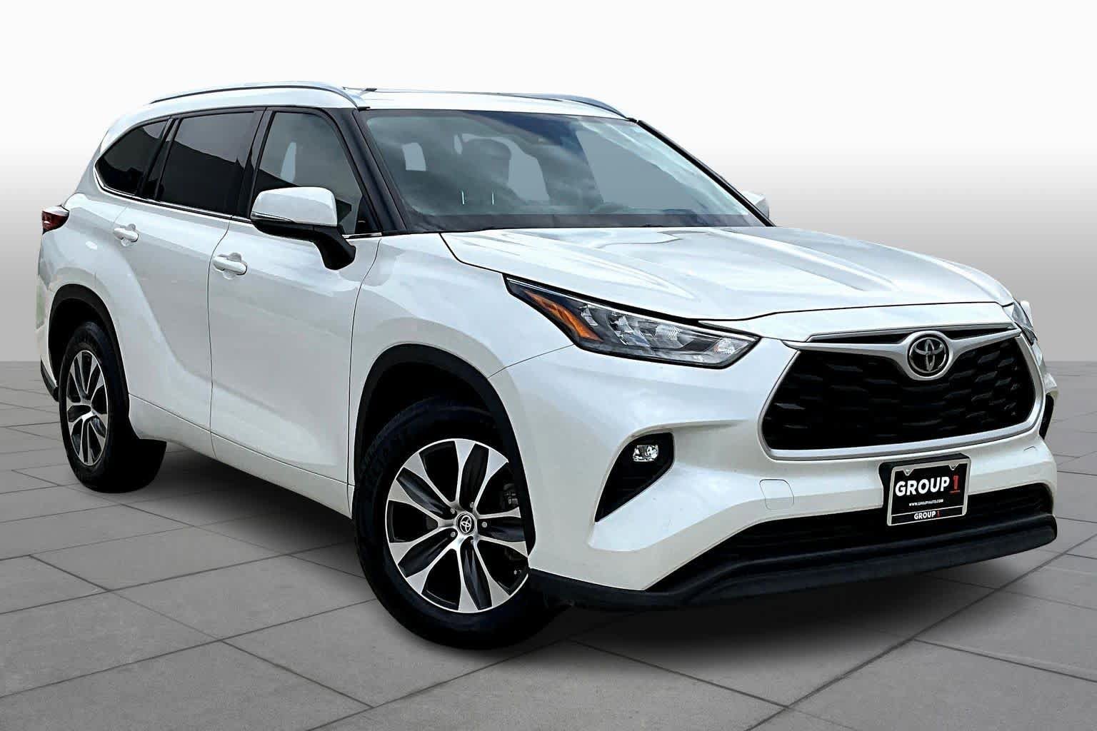 Used 2020 Toyota Highlander XLE FWD image 3