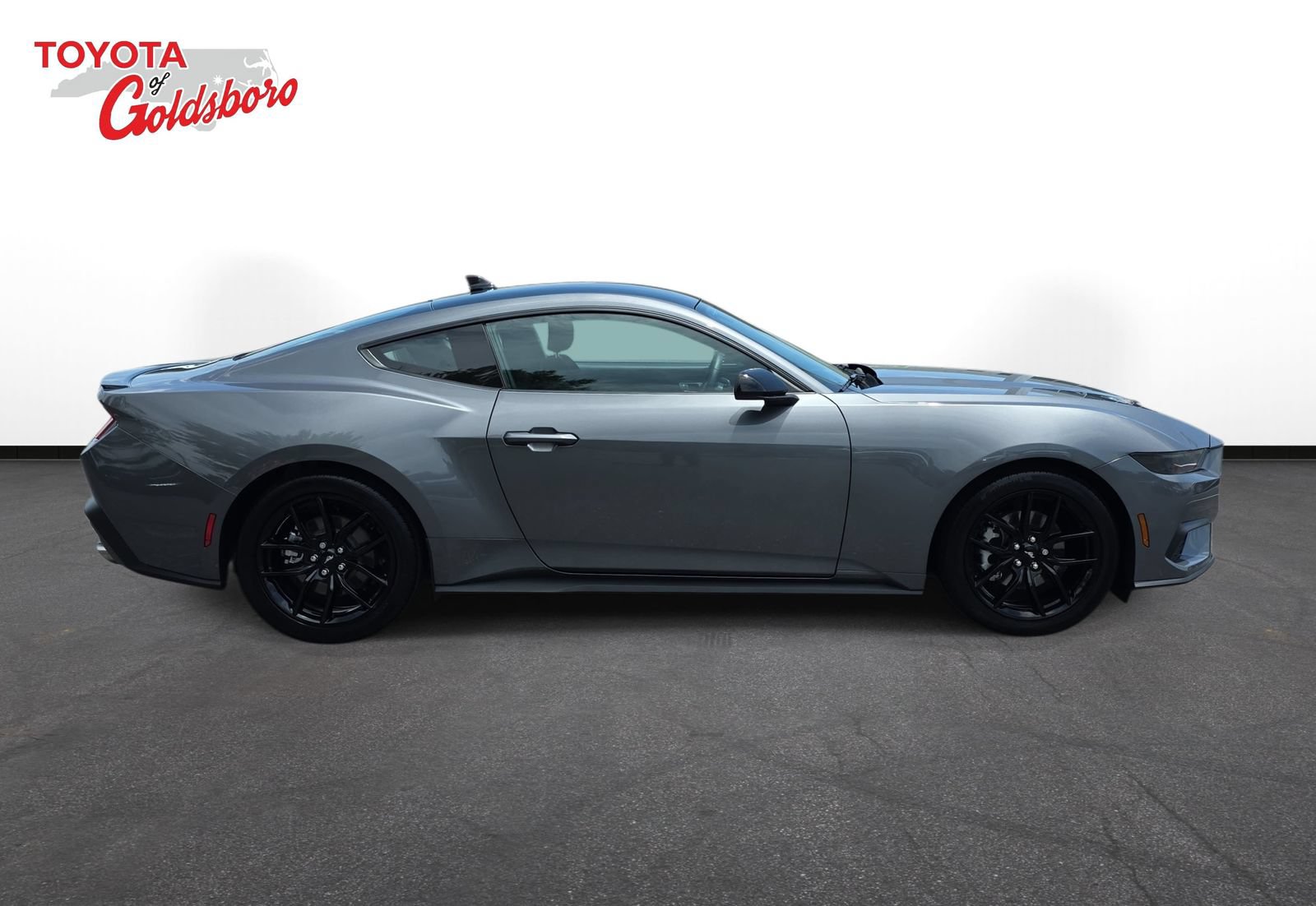 Used 2025 Ford Mustang Coupe RWD image 4