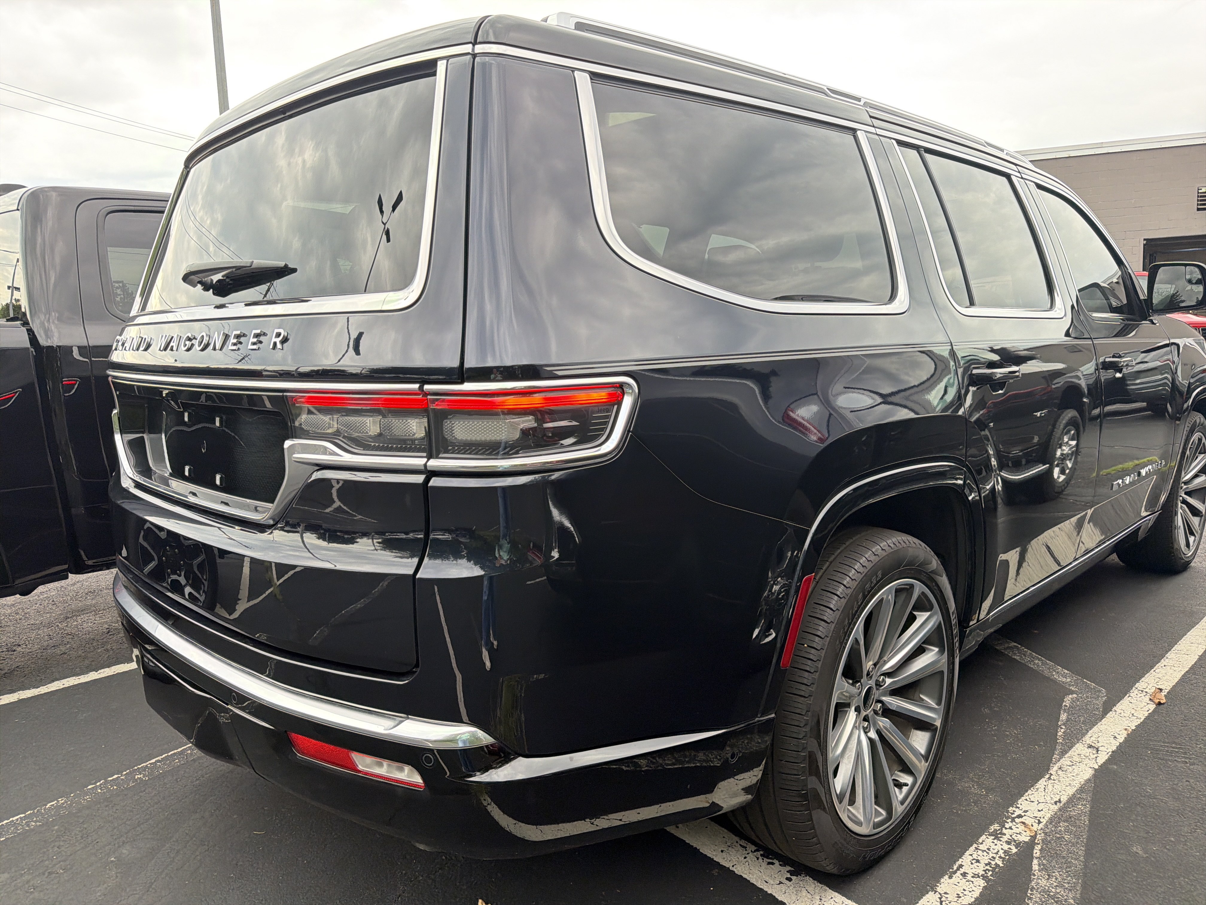 Used 2025 Jeep Grand Wagoneer 4WD image 7