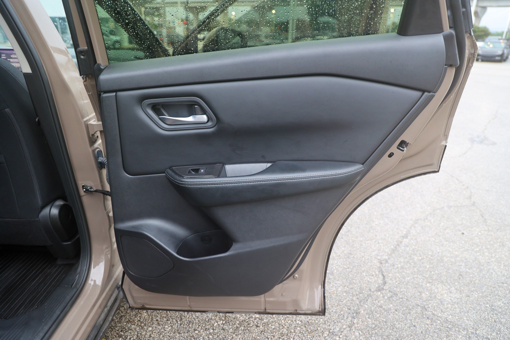 Used 2025 Nissan Rogue SV FWD image 37