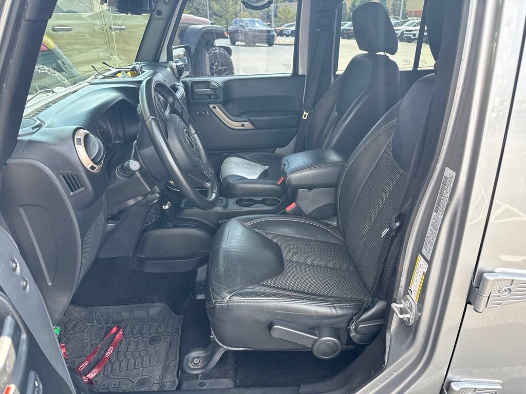 Used 2017 Jeep Wrangler Unlimited Sahara AWD/4WD image 6