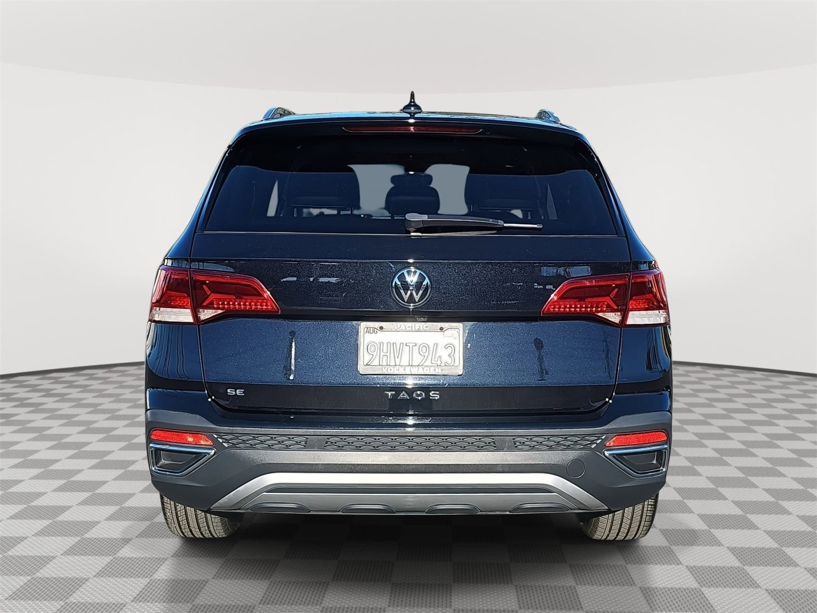 Used 2023 Volkswagen Taos SE w/ Panoramic Sunroof Package image 6