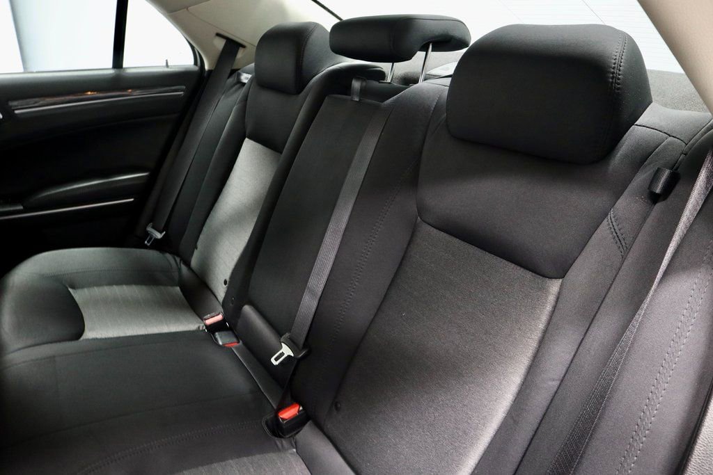 Used 2022 Chrysler 300 Touring image 21
