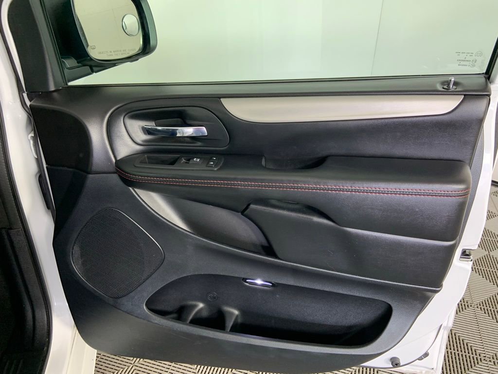 Used 2019 Dodge Grand Caravan GT FWD image 14