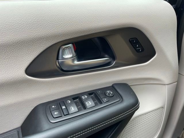 Used 2024 Chrysler Pacifica Limited FWD image 22