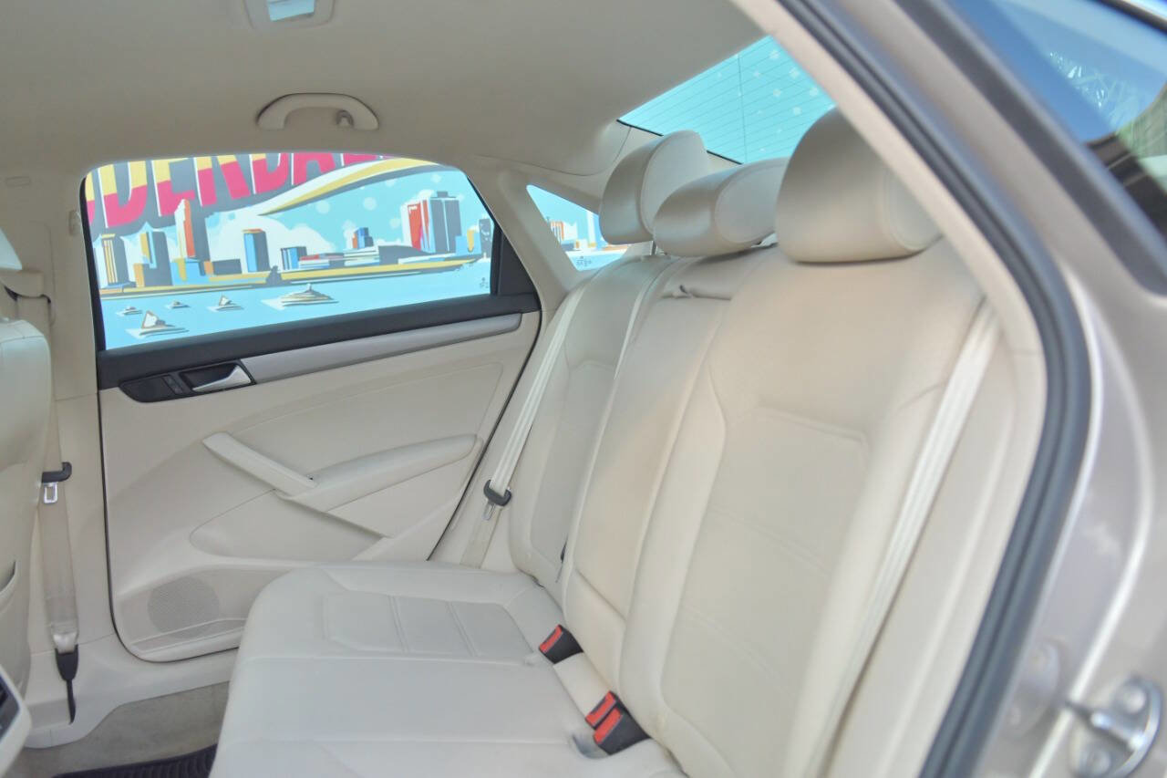 Used 2015 Volkswagen Passat TDI SE FWD image 14