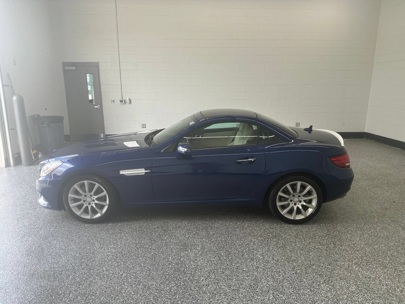 Used 2017 Mercedes-Benz SLC 300 image 6
