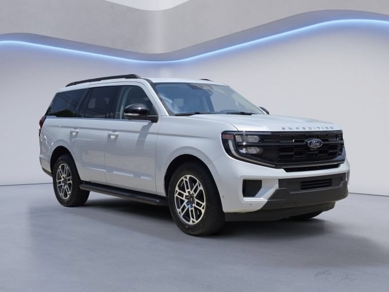 Certified 2025 Ford Expedition Active RWD image 2