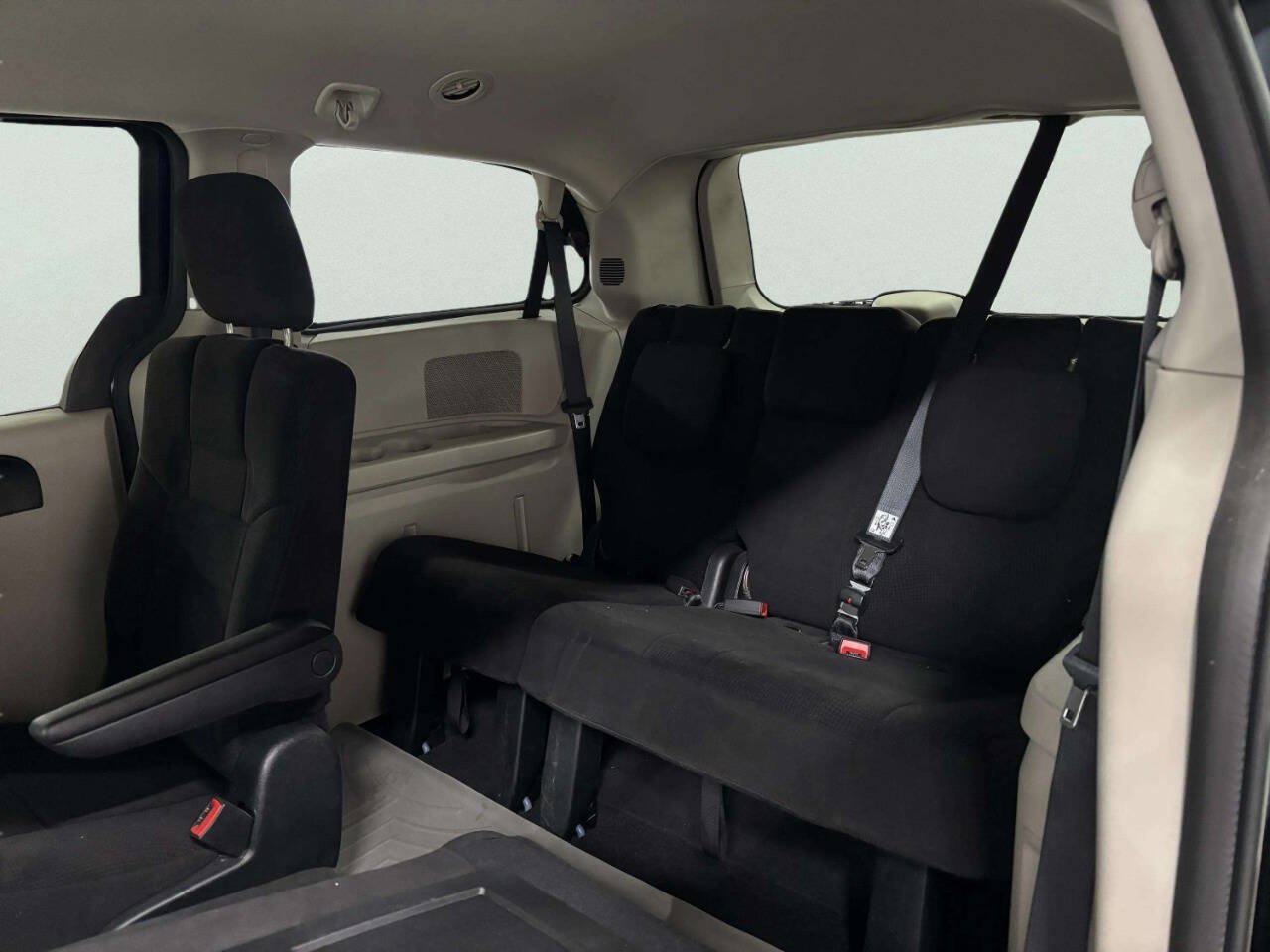 Used 2013 Dodge Grand Caravan SE FWD image 32