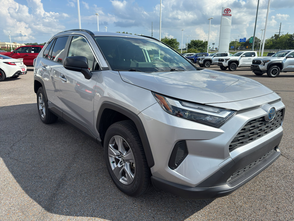 Used 2024 Toyota RAV4 LE image 7