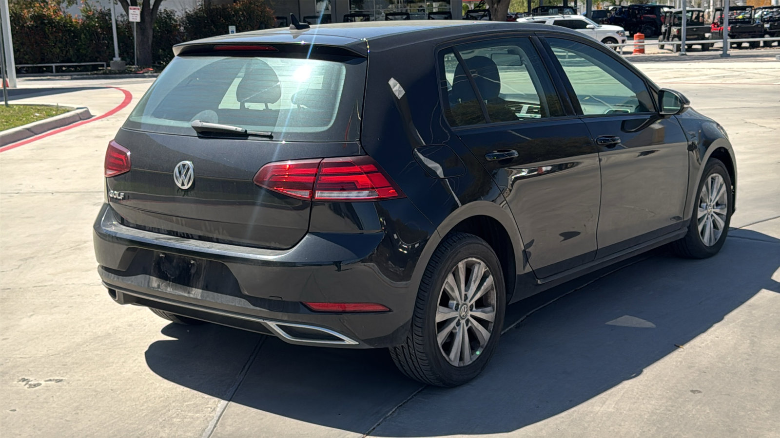 Used 2021 Volkswagen Golf 4-Door image 7