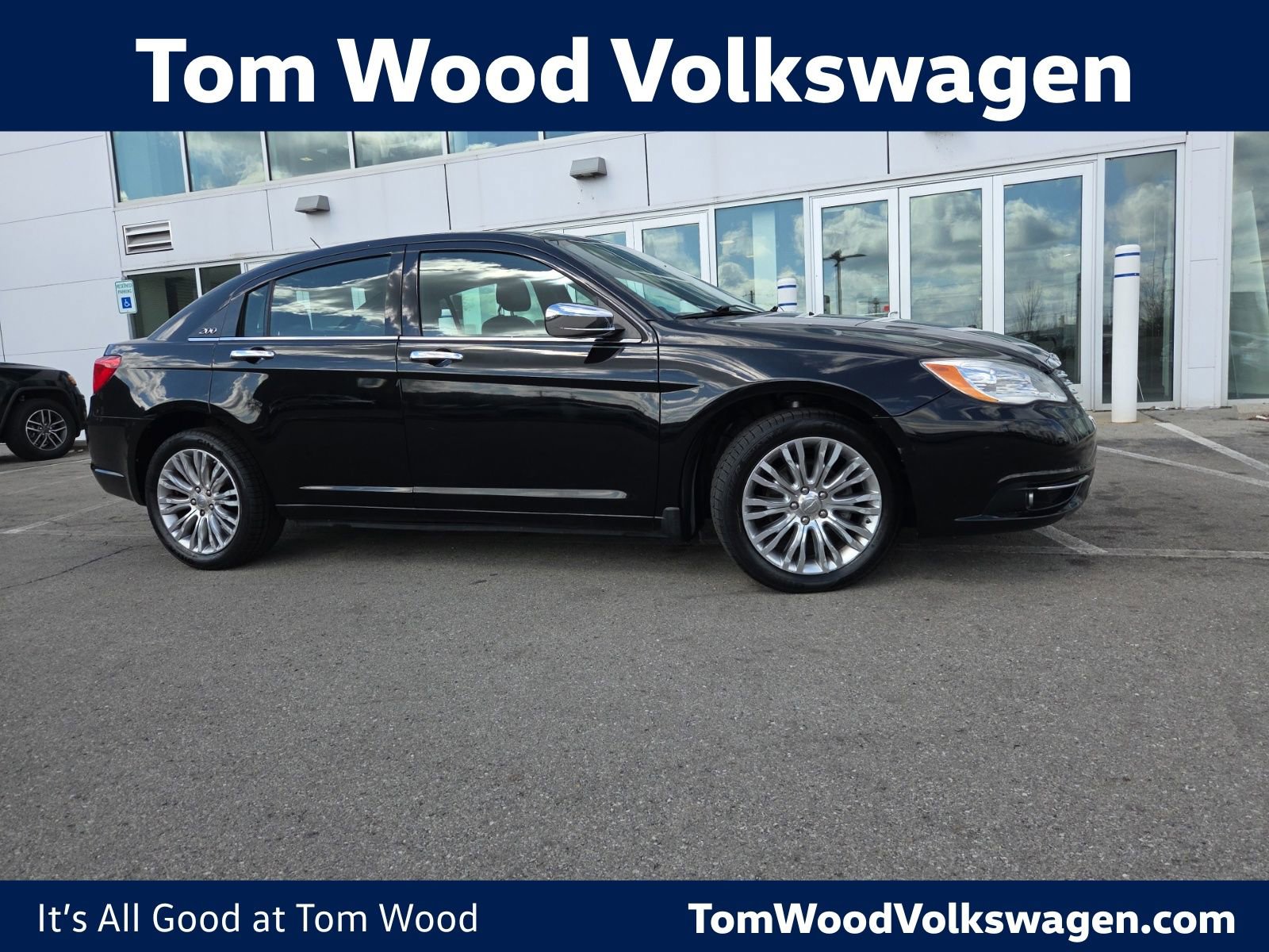 Used 2013 Chrysler 200 Limited image 1