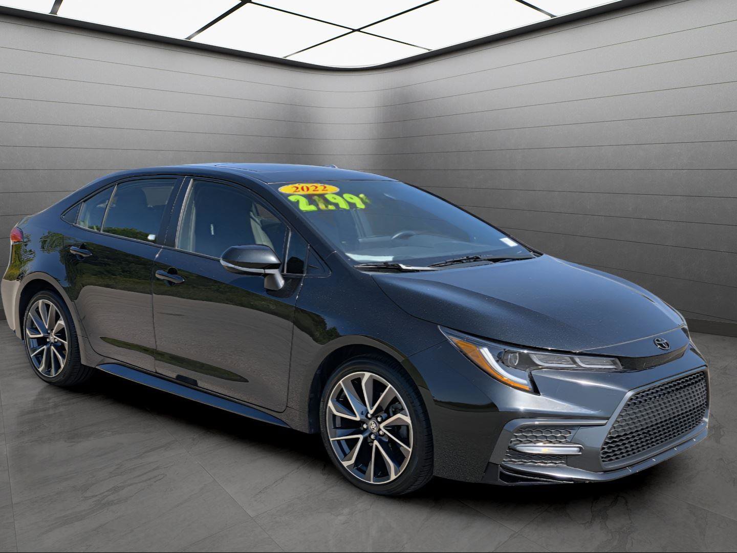 Used 2022 Toyota Corolla SE image 3