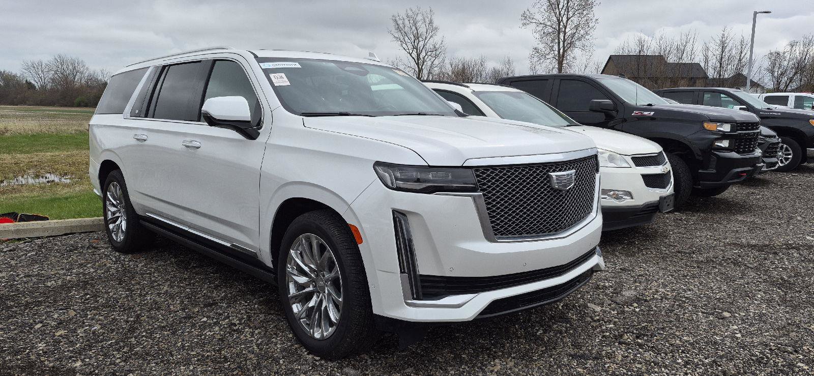 Used 2023 Cadillac Escalade ESV Premium Luxury w/ LPO, Radiant Package image 2